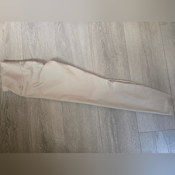 ALO Yoga Beige Leggings - Picture 2 of 9